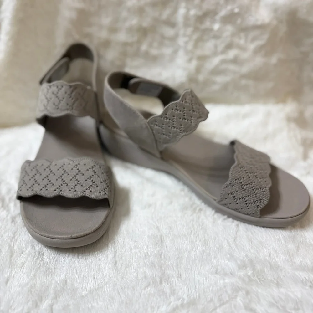 Skechers Arya On The Rise Luxe Foam Sandals Grey Womens Size 7 Comfort Wedge - Picture 2 of 10